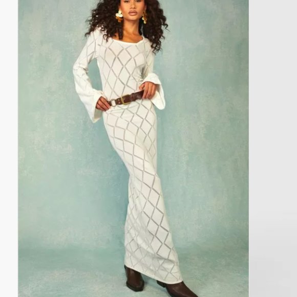 Boohoo Dresses & Skirts - BOOHOO IVORY LONG SLEEVE KNITTED MAXI DRESS M